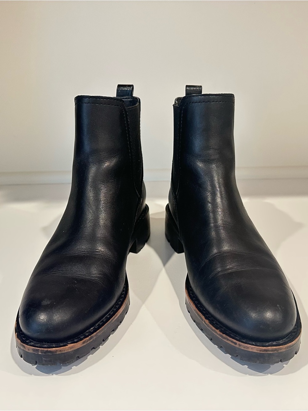 Womens Black Leather Chelsea Boots - Classic Ankle Boot. Size 6.5
Very clean.